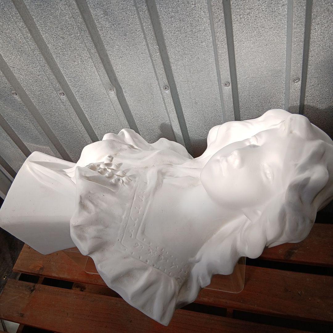 な*み様 石膏像 すずらんを持った少女