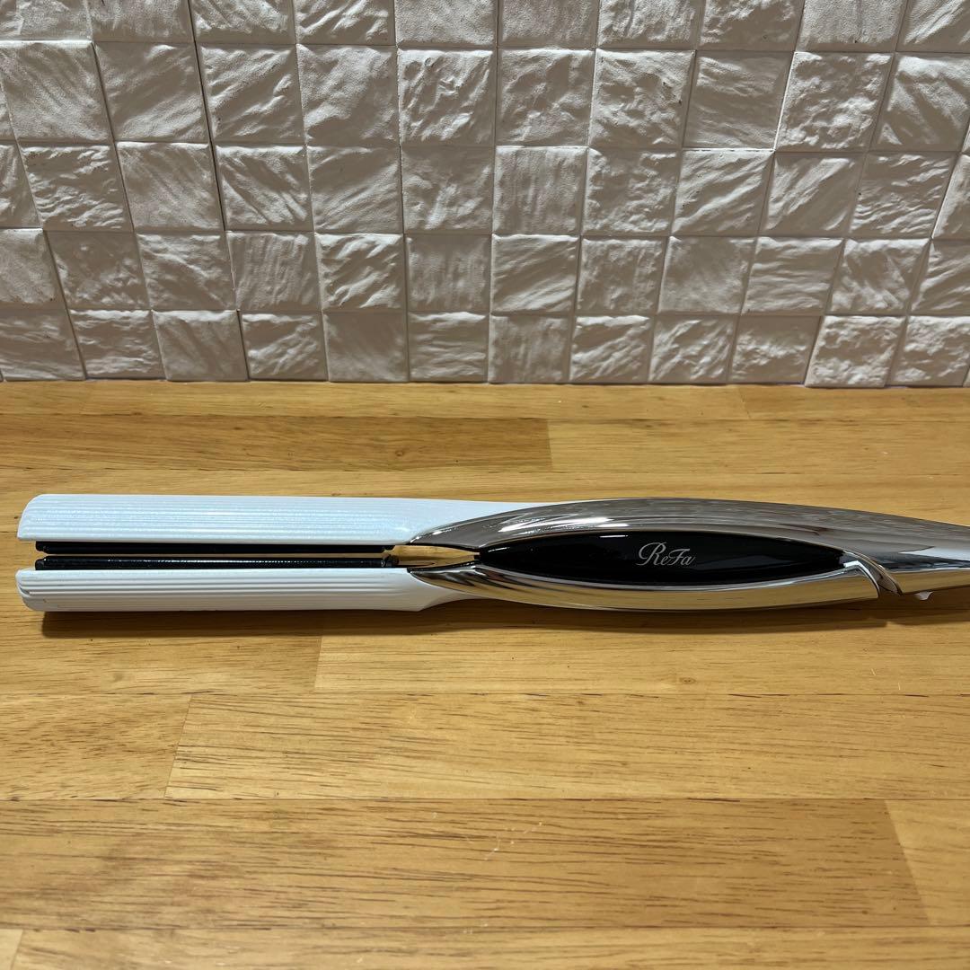 リファ　ReFa ストレートヘアアイロン 2023年製　ホワイト リファ ストレートアイロン プロ（ホワイト） プレゼント ギフト 誕生