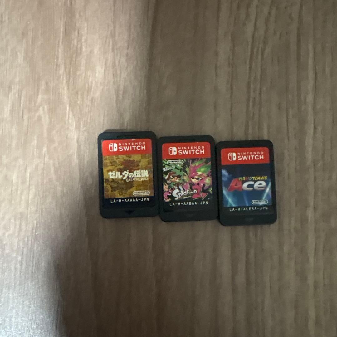 ポケモンレッツゴーピカチュウと マリオのケースの中に画像内の