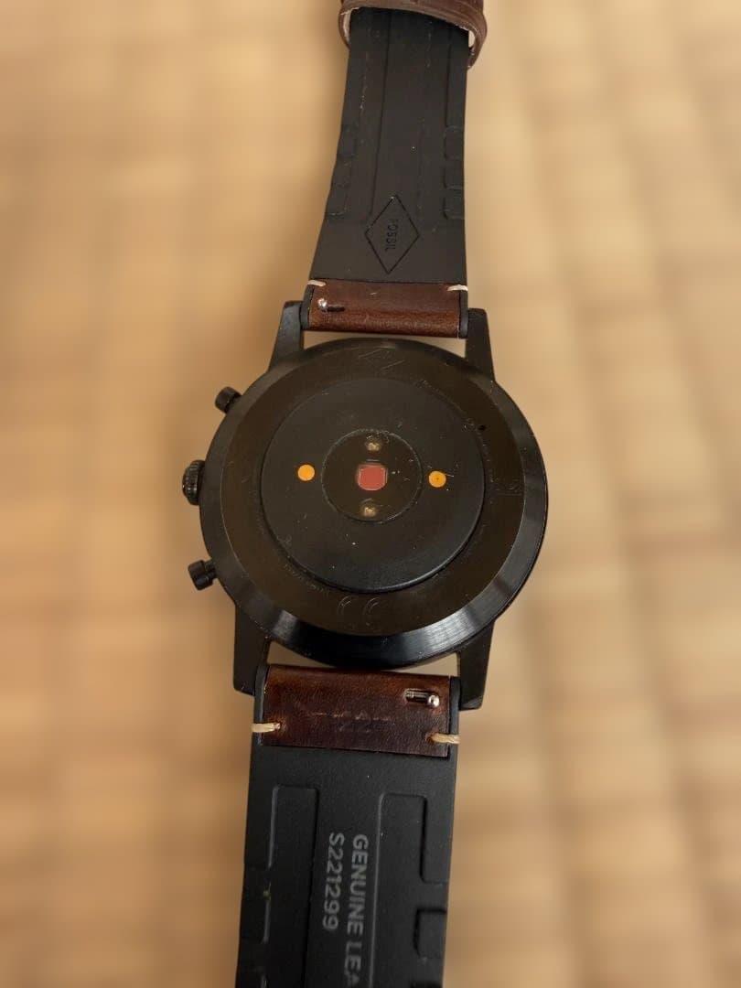 FOSSIL DW8F1 スマートウォッチ ブラック ベルトはダークブラウン