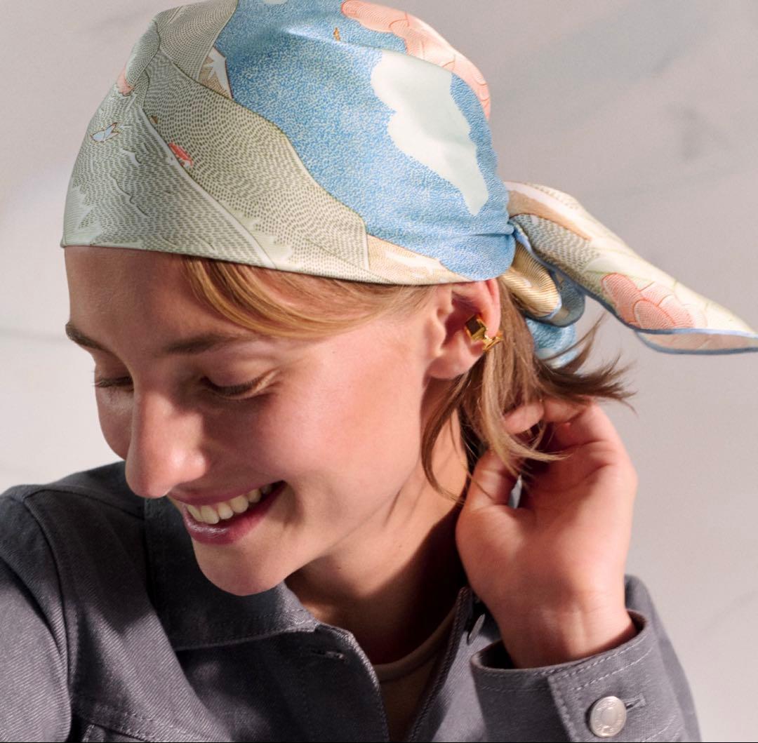 エルメス　カレ 70 《風に酔いしれて》