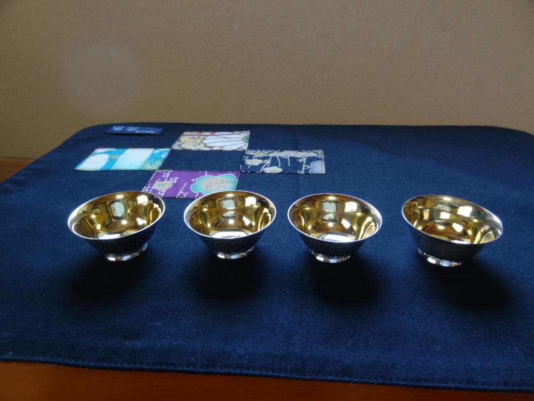 銀杯　純銀盃　純銀刻印　鎚目他　お猪口　4個　重量約67ｇ 3_a8021af05d5313176ff89832ff33
