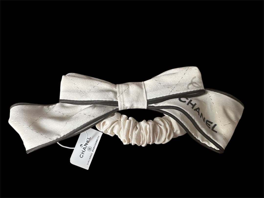 【新品未使用】CHANEL シルクリボン付きヘアゴム【本物】 CHANEL シャネル リボン シュシュ ヘアゴム ホワイト ヘアアクセサリー