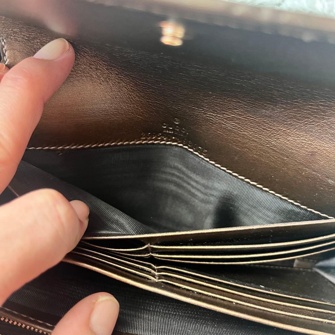 美品✨GUCCI チェーン ウォレット 長財布 シマ ロゴプレート ブロンズ