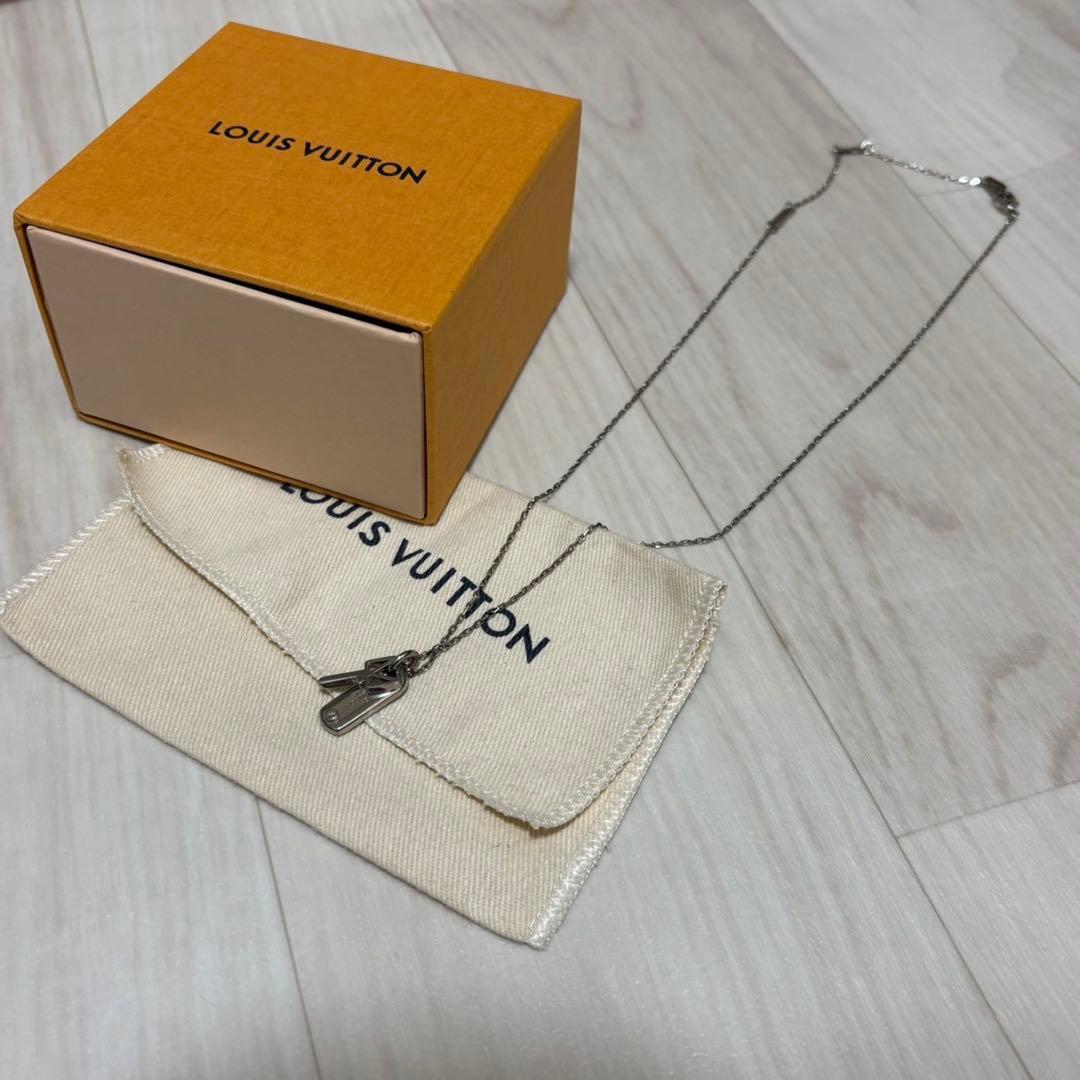 ルイヴィトン コリエ チャームズ Vスクエア ネックレス　メンズ お洒落メンズへ】Louis Vuitton コリエ・チェーン ネックレス (Louis