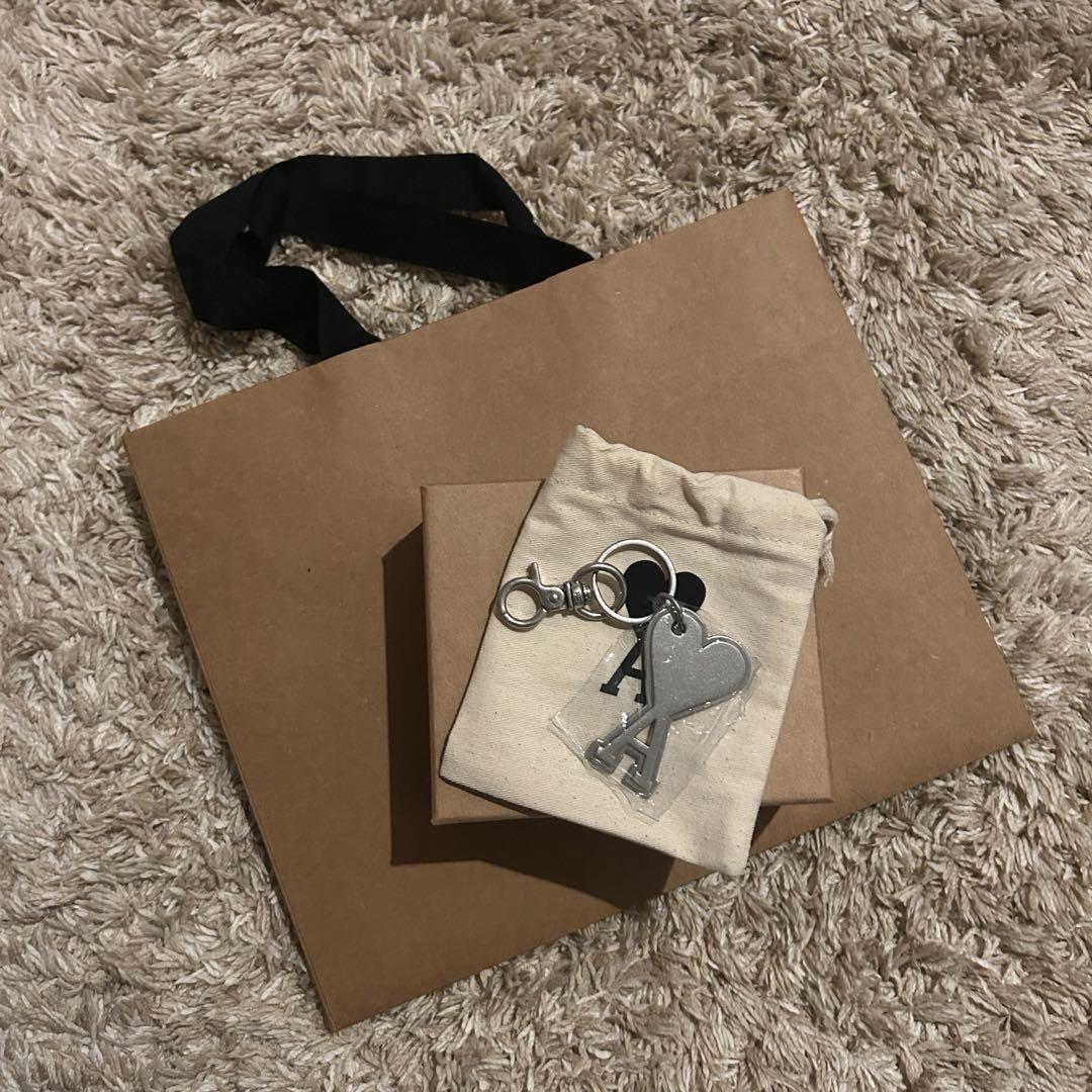 ami parisキーホルダー シルバー　ショッパー箱付き 楽天市場】アミ AMI キーホルダー バッグチャームシルバー シルバー