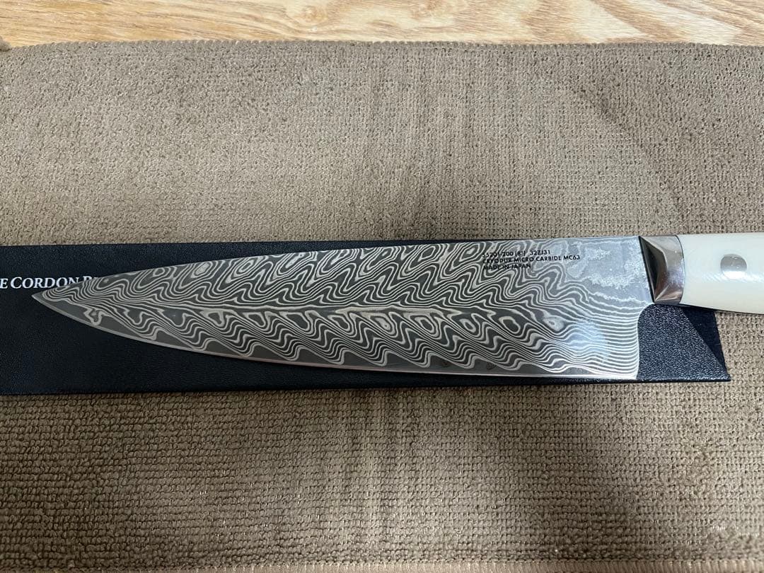 ツヴィリング ボブ・クレーマー キュミュラス シェフナイフ 20 cm