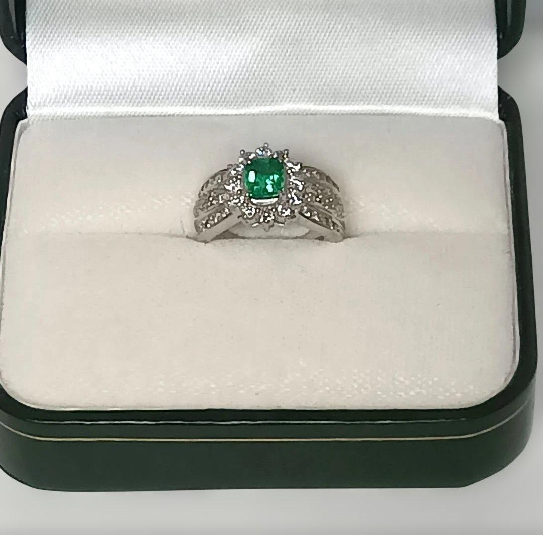 エメラルド 0.69㌌ダイヤ0.82㌌プラチナ枠900 重10.6g 11号鑑別 - メルカリ