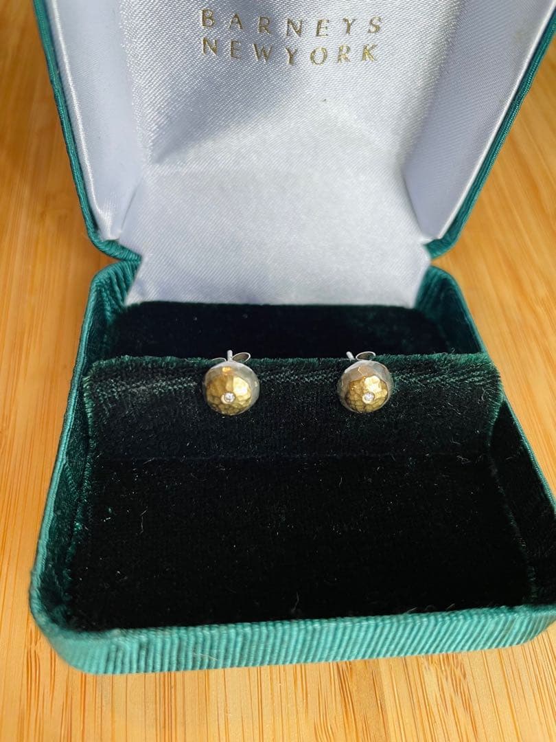 MALCOLM BETTS ハンマードピアス TRUNK SHOW: MALCOLM BETTS | BARNEYS NEW YORK OFFICIAL SITE