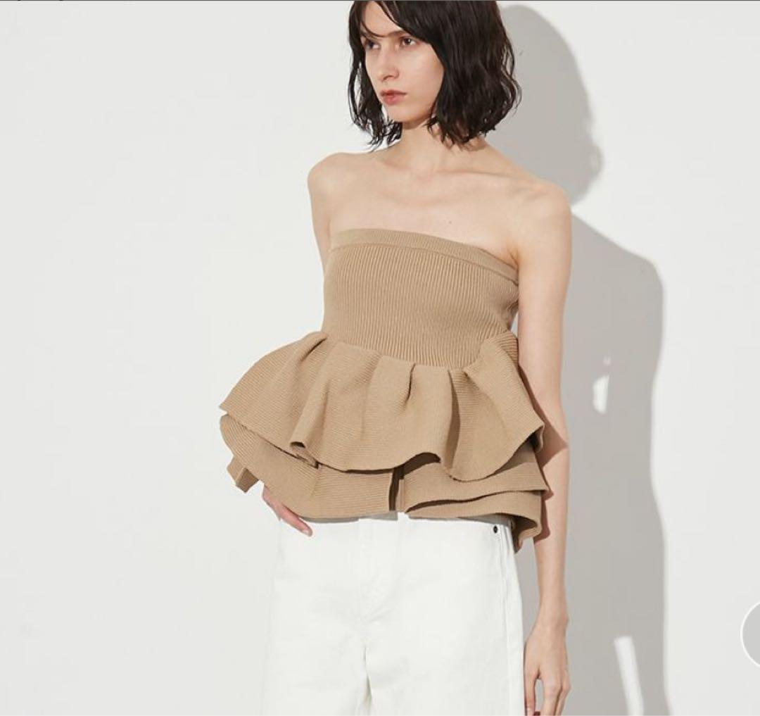 styling/ラッフルニットベアトップベージュ ラッフルニットベアトップ(ニット/カーディガン)｜トップス│styling