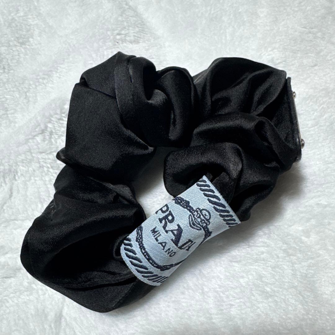 PRADA プラダ シュシュ ヘアアクセサリー ナイロン ブラック 三角ロゴ