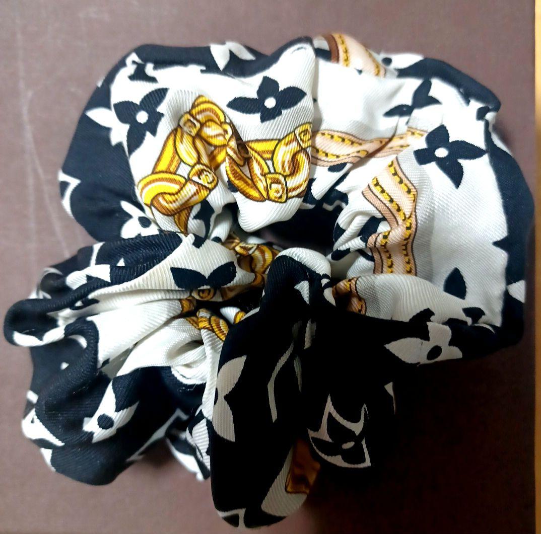 Louis Vuitton　ルイヴィトン　モノグラム シュシュ LV × TM シュシュ・モノグラム マルチカラー S00｜ルイ・ヴィトン 公式