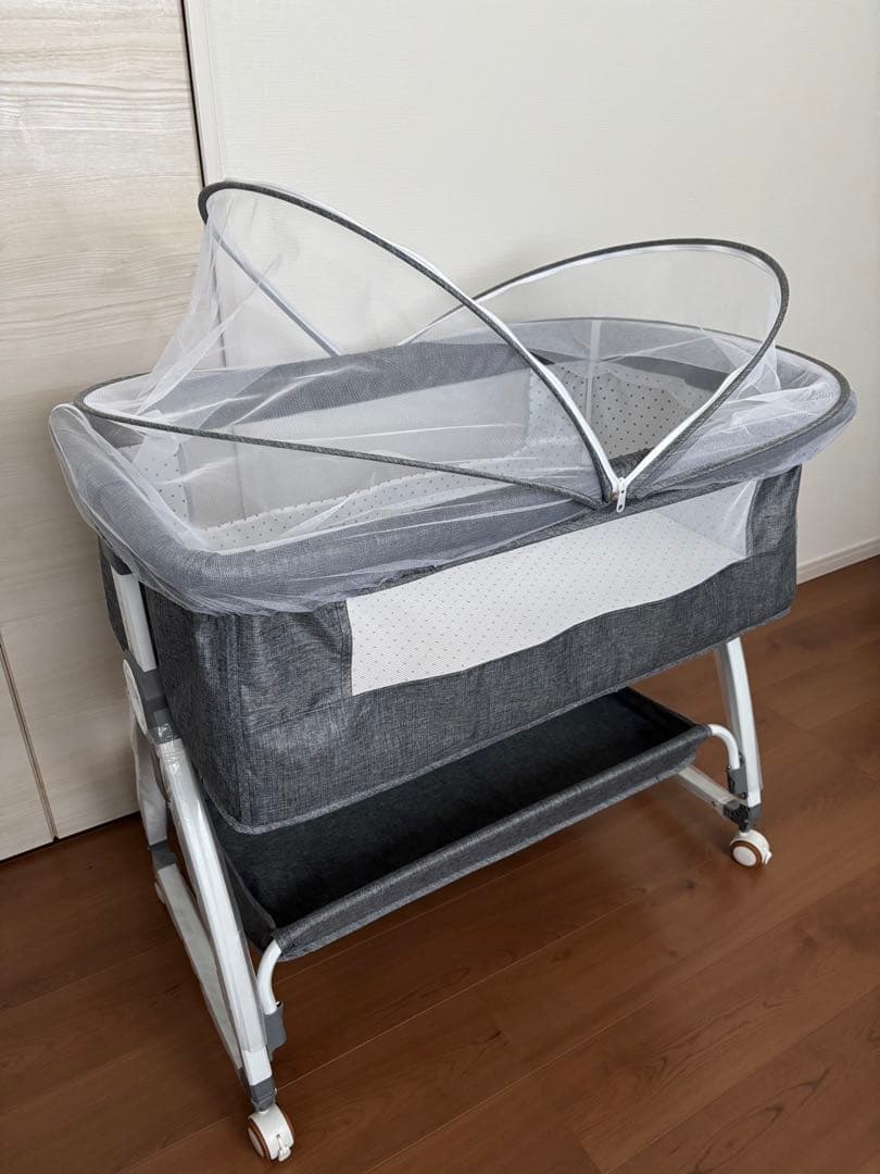 グレーのベビーベッド ネット付き ベビーベッド（ピンク・ブルー・グレー・ラベンダー）オリジナルカラー