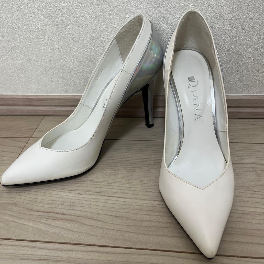 DIANA ホワイト 23 ポインテッドトゥ メタリックホロハイヒール9cm