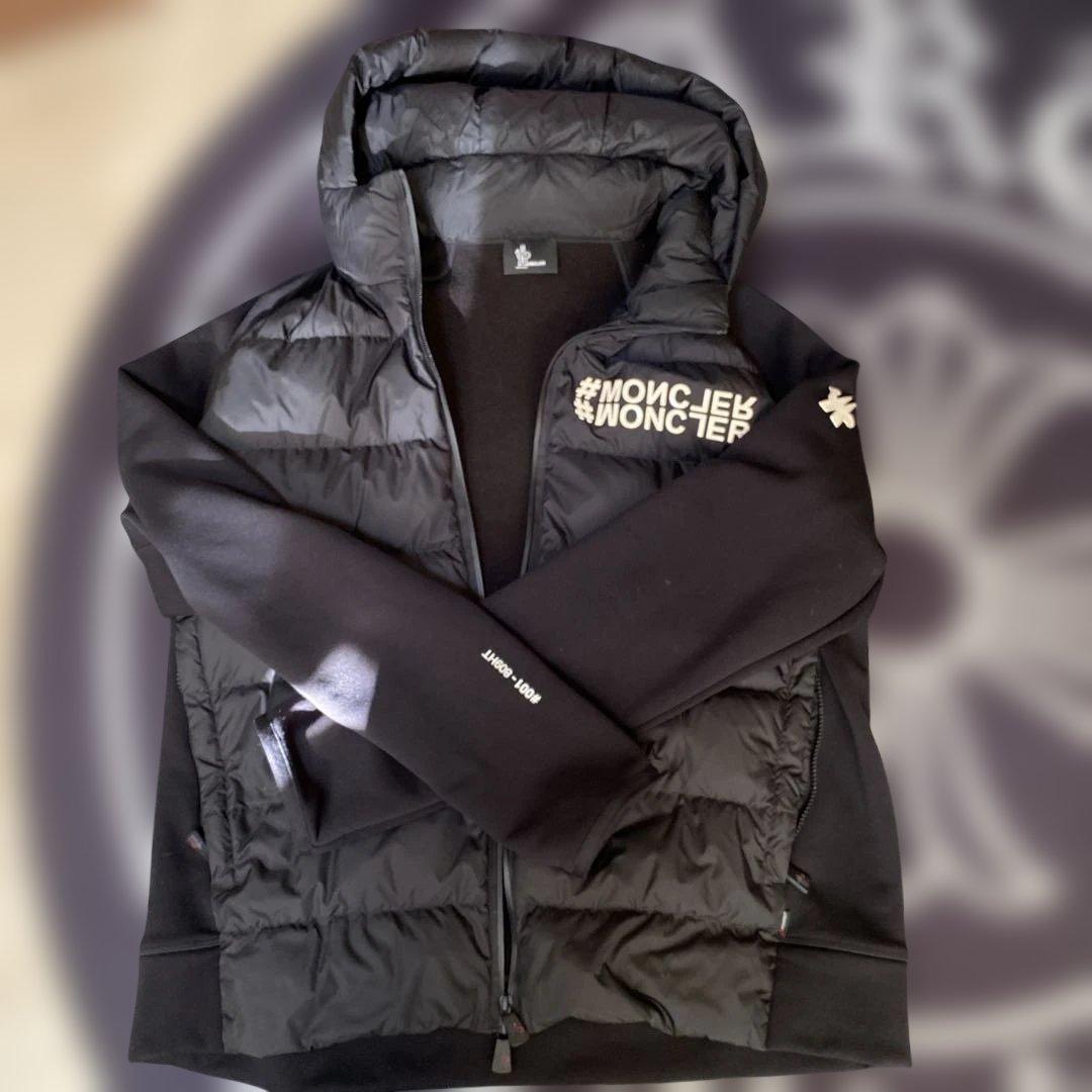 MONCLER フード付き ブラックダウンジャケット MONCLER (モンクレール) フード着脱可能 フルジップ ショート ダウン