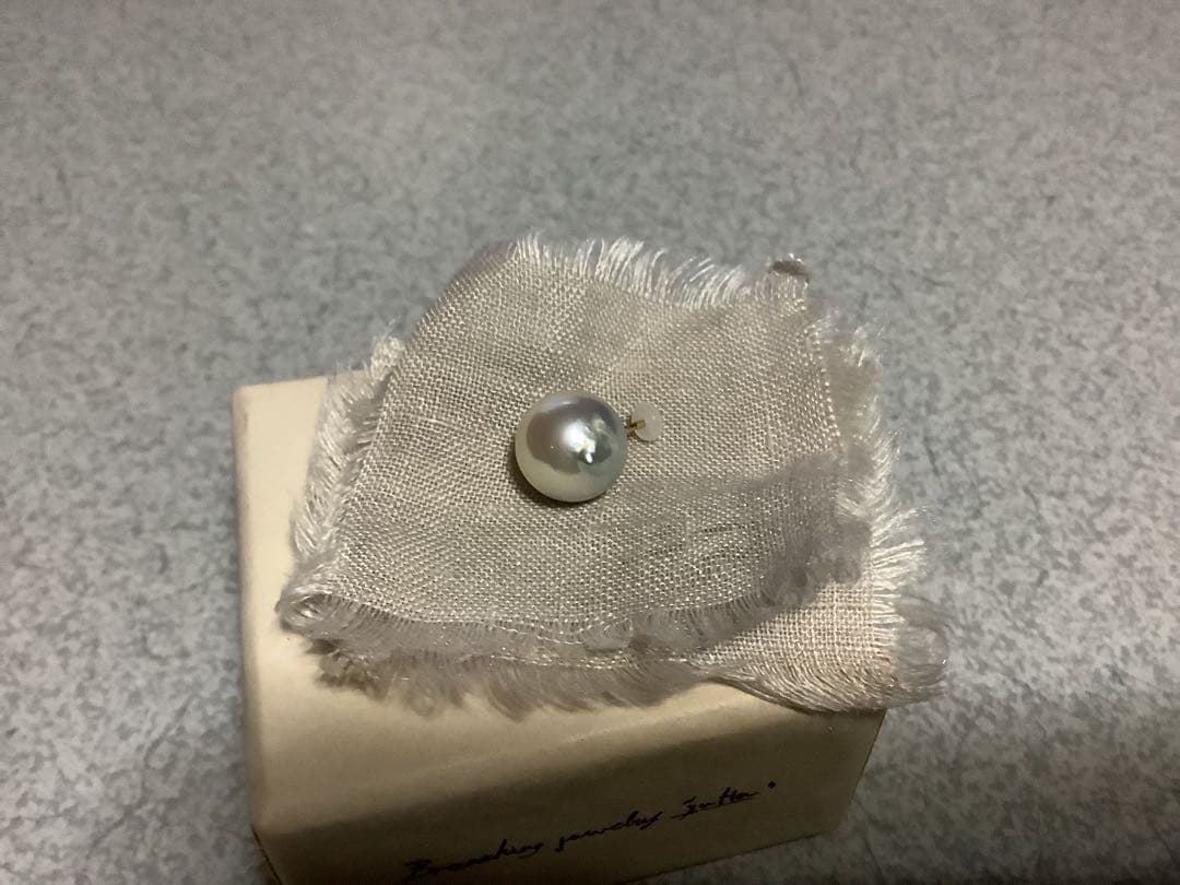 su Ha ピアス　“daughter” 真珠のシングルピアス /セミラウンド