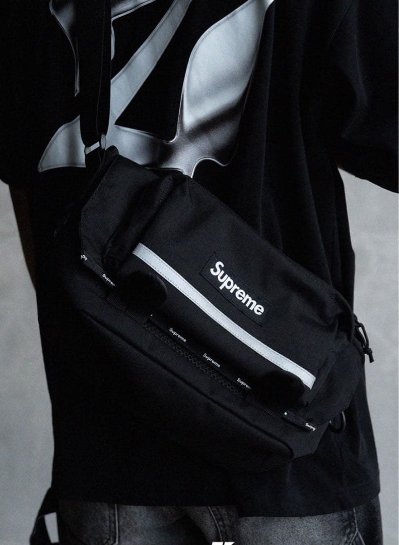 ほぼ未使用 Supreme Messenger Bag \"Black\"