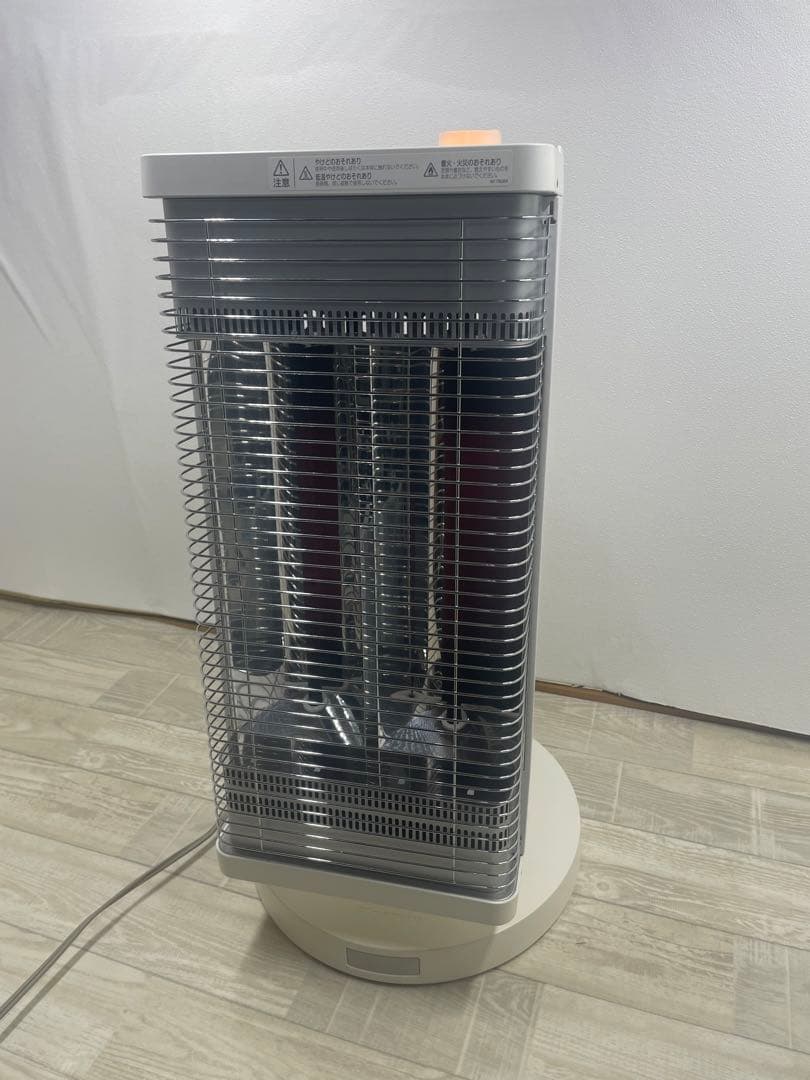 ダイキン　遠赤外線暖房機　ERFT11WS-W　19年製　ホワイト ダイキン【DAIKIN】遠赤外線暖房機 セラムヒート ERFT11SS-W（パール