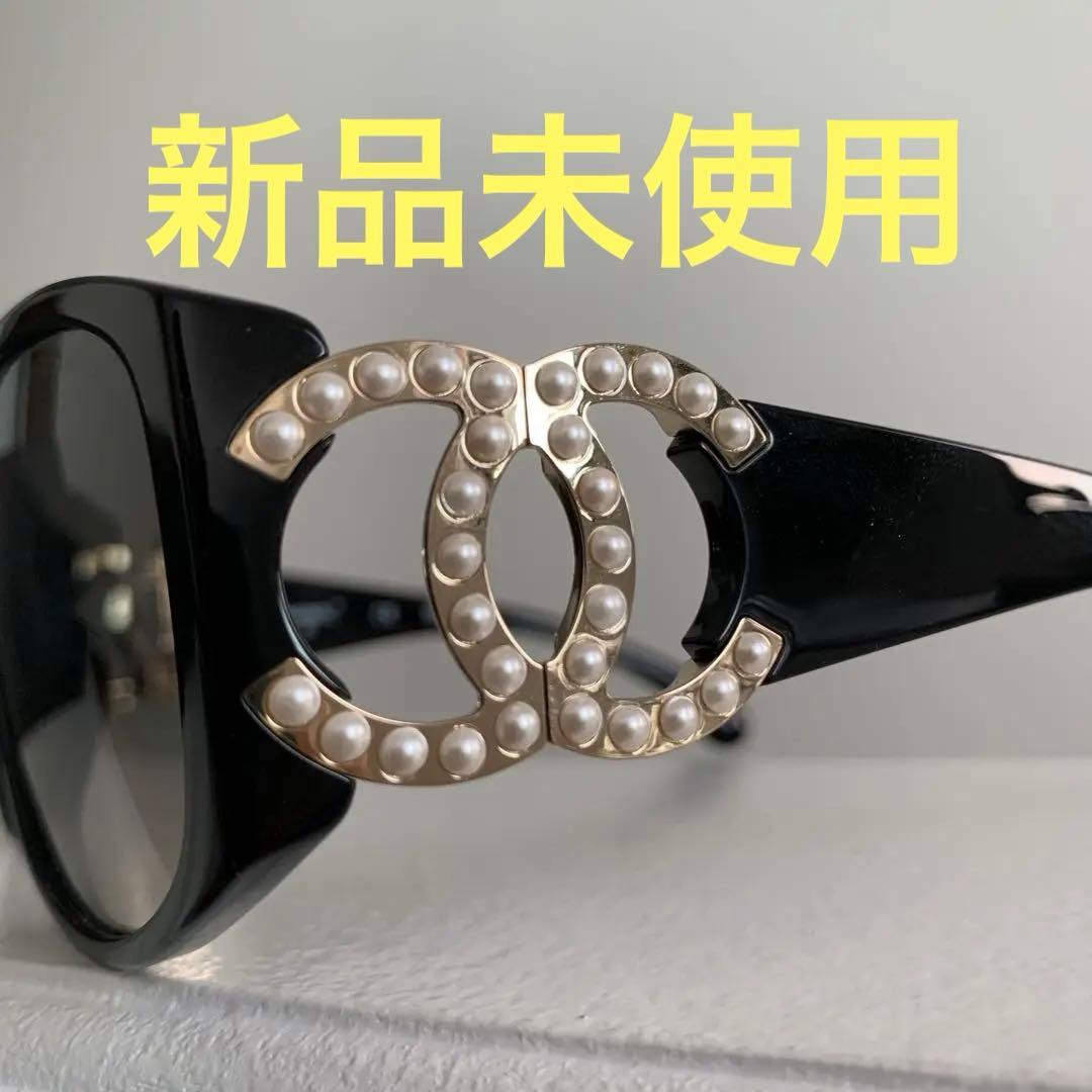 CHANELサングラス✨新品未使用✨CHANELパールサングラス✨お価格高騰中✨ バタフライシェイプ＊】上品ライン◇ CHANEL サングラス (CHANEL
