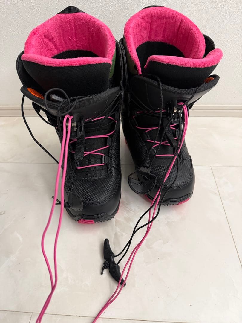 JOY RIDE 女性用スノーボードブーツ ブラック/ピンク JOY RIDE 女性用スノーボードブーツ ブラック/ピンク JOY RIDE 女性用