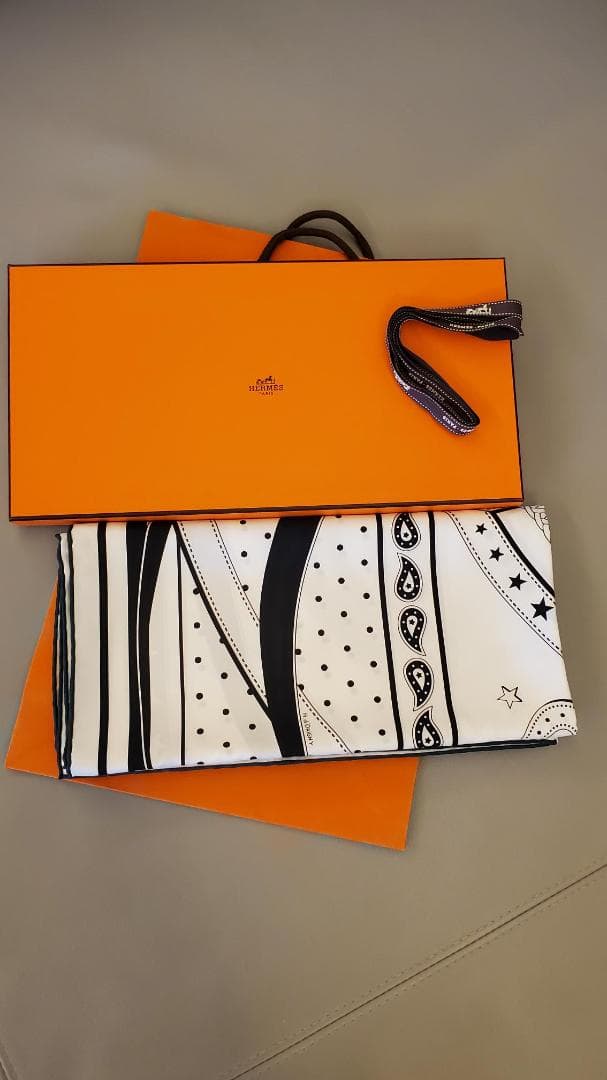 エルメス カレダブルフェイス 140 《朝の散歩・バンダナ》