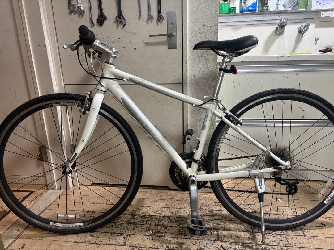 Giant エスケープ　小柄な方向けクロスバイク ホワイト 700C GIANT（ジャイアント） クロスバイク ESCAPE R 3 ( エスケープR3