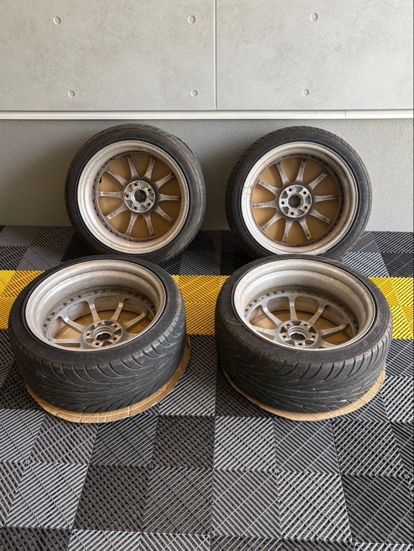 BLITZテクノスピードz1 18インチ8.5J +35 9.5J +38