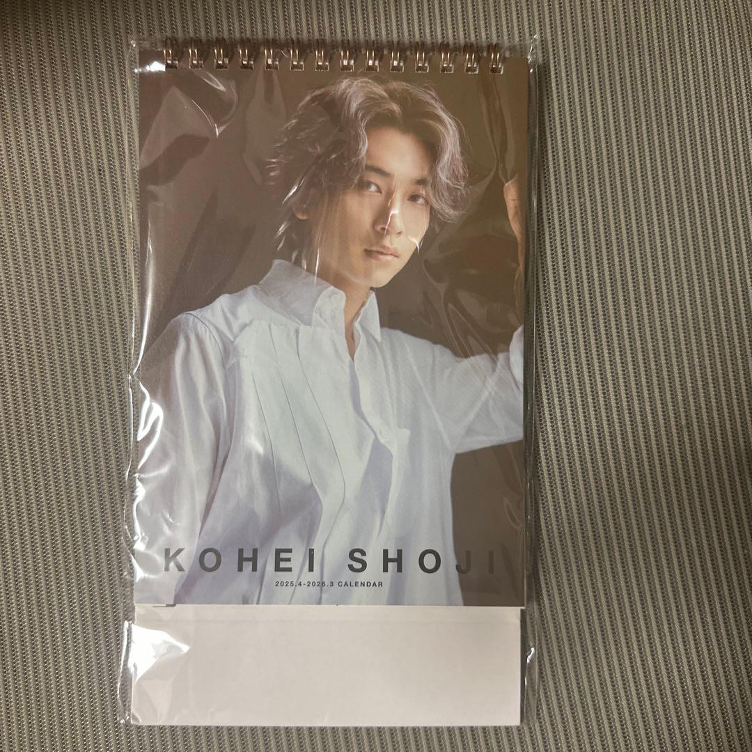 庄司浩平 2025-2026 卓上カレンダー 庄司浩平 カレンダー 2025-2026 - メルカリ