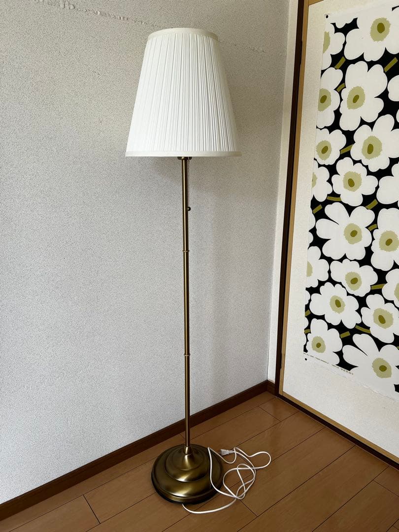 IKEA ÅRSTID オースティードフロアランプ, 真ちゅう/ホワイト - メルカリ