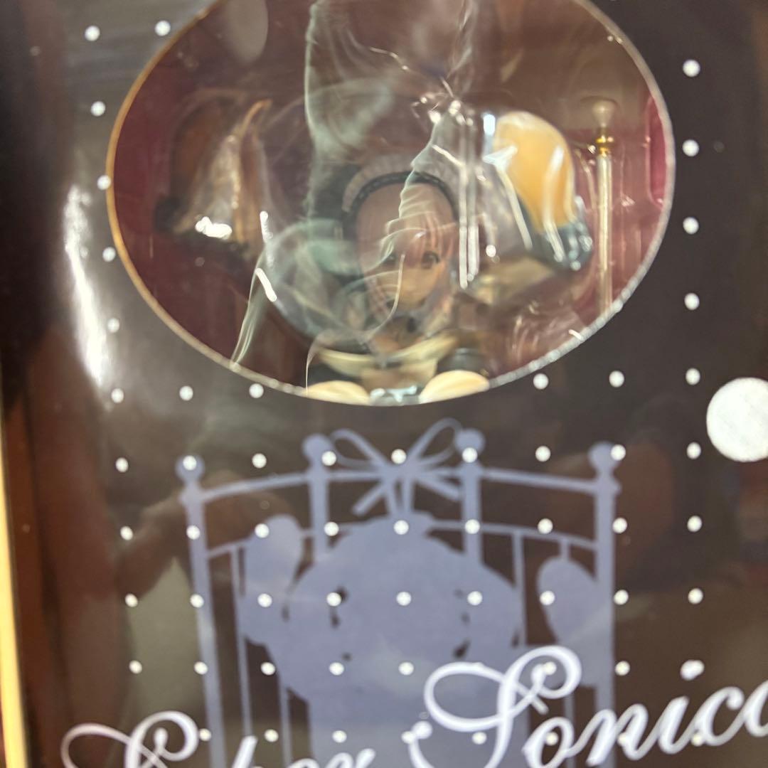 Super Sonico ゴシックメイド ver. ベッド風台座付き フィギュア