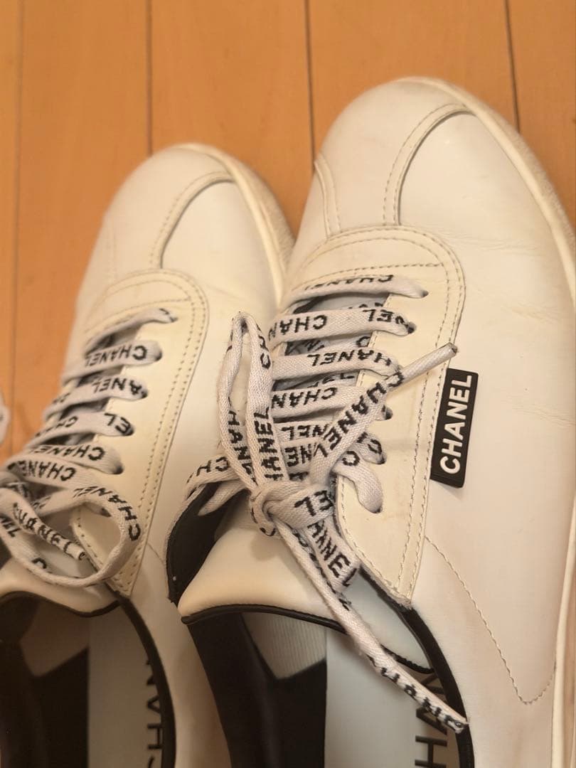 CHANEL 大人気ロゴリボンホワイトレザー スニーカー37 - メルカリ