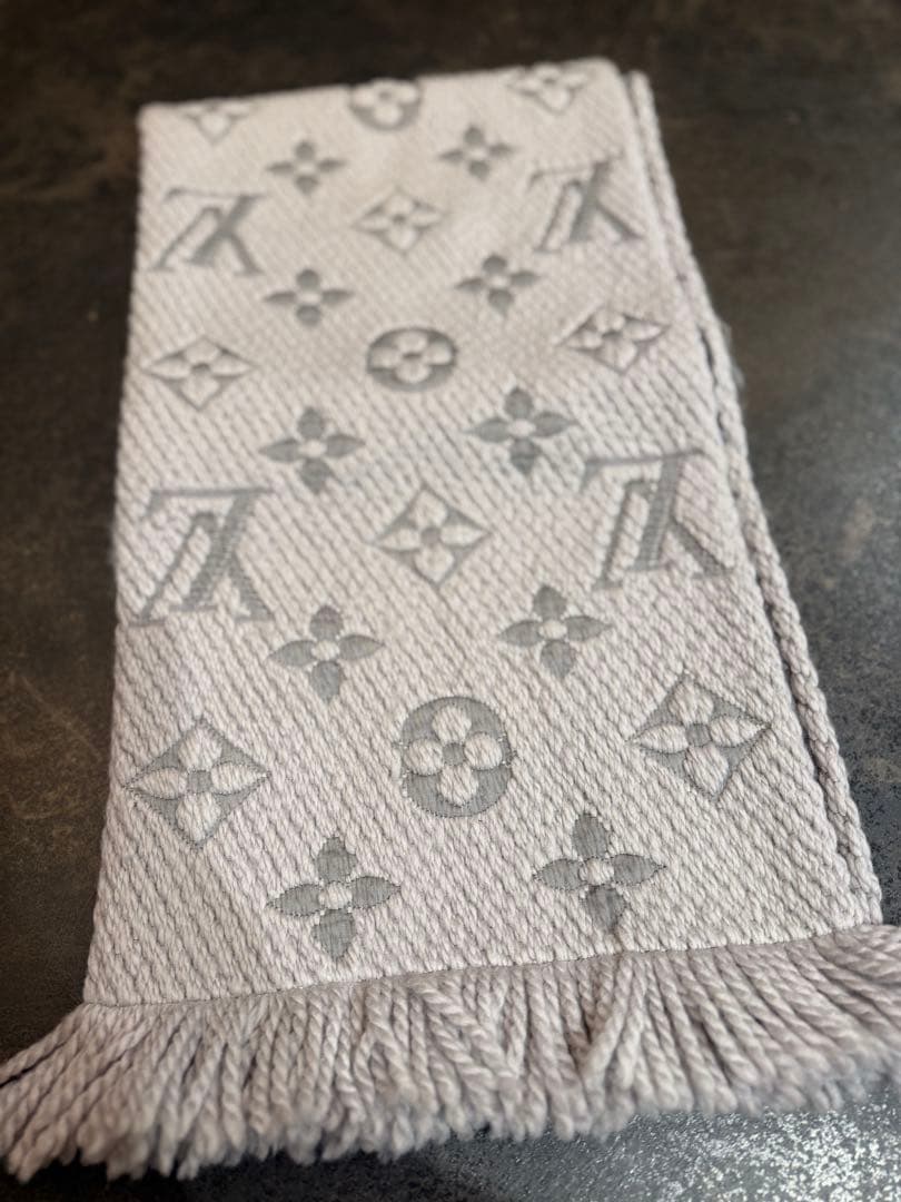 ルイ・ヴィトン グレー マフラー　ロゴマニア LOUIS VUITTON - ルイヴィトン マフラー エシャルプ・ロゴマニア