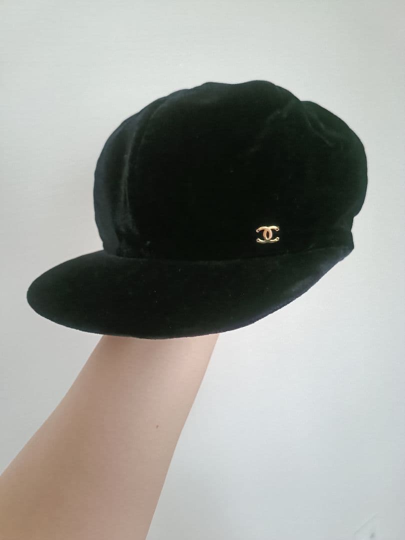 値下げ！CHANEL シャネル 黒 ベルベット 帽子 キャスケットゴールドロゴ 中古・古着通販】CHANEL (シャネル) ココボタンツィードキャスケット