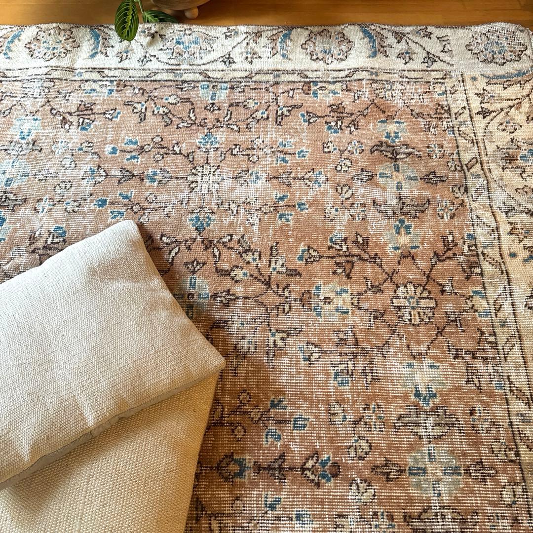 137×232大判ピンクベージュ×ブルー　草花ボタニカル　トルコヴィンテージラグ 137×232大判ピンクベージュ×ブルー 草花ボタニカル トルコヴィンテージ
