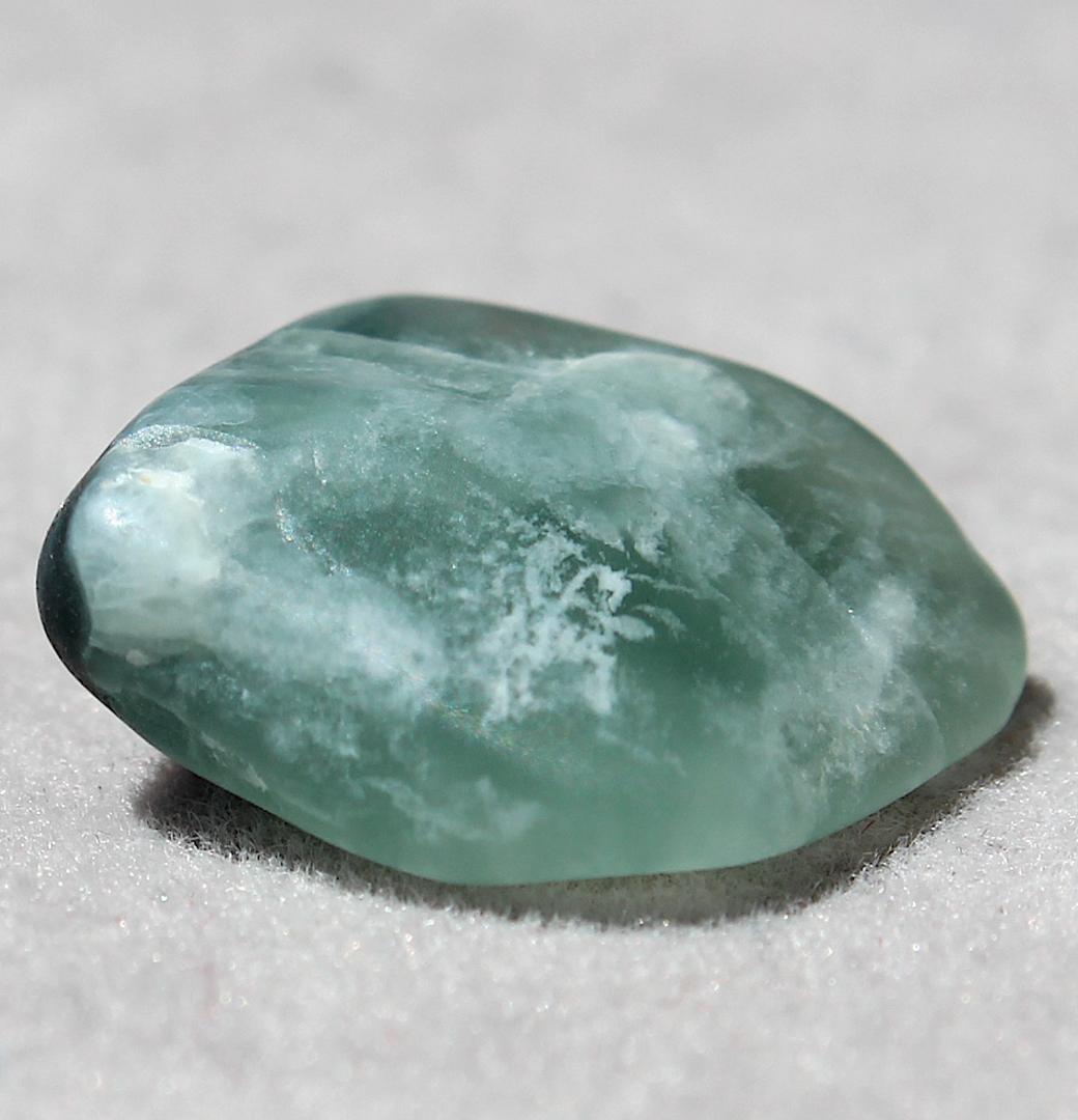 ［半透明の翡翠］糸魚川翡翠 原石 2.2g