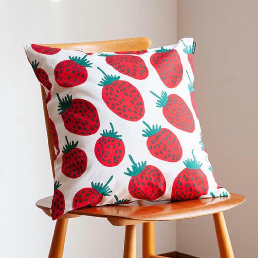 マリメッコ【marimekko】マンシッカ・イチゴ・いちご柄・クッション