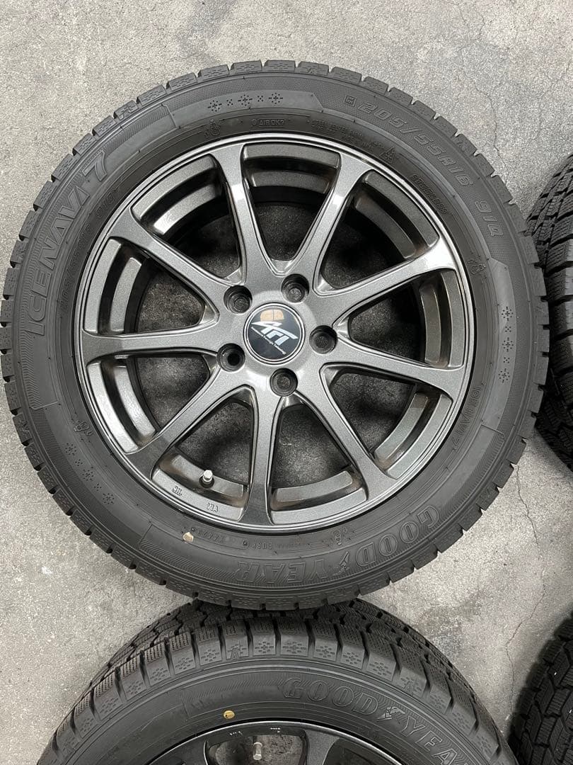 フォルクスワーゲン ゴルフ7 中古スタッドレスタイヤ 2023年製9部山バリ溝