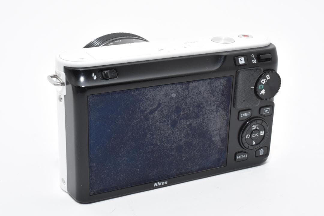 NIKON 1 J1 ホワイト＋10-30mm ショット数27600回 カメラ - メルカリ