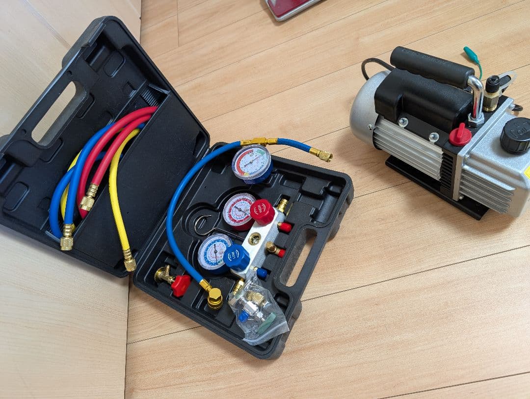 マニホールドゲージ　真空ポンプ　カーエアコン　真空引き　クーラー 楽天市場】マニホールドゲージ R134a R12 R22 R502 対応 缶切