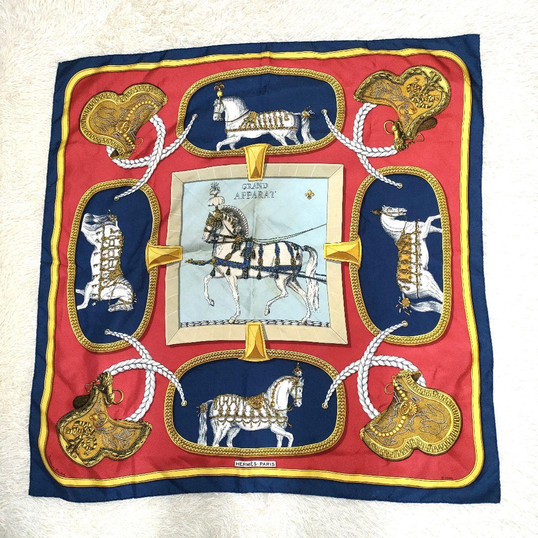 エルメス カレ90 GRAND APPARAT 盛装の馬 スカーフ シルク エルメス カレ90 GRAND APPARAT 盛装の馬 スカーフ シルク ブルー