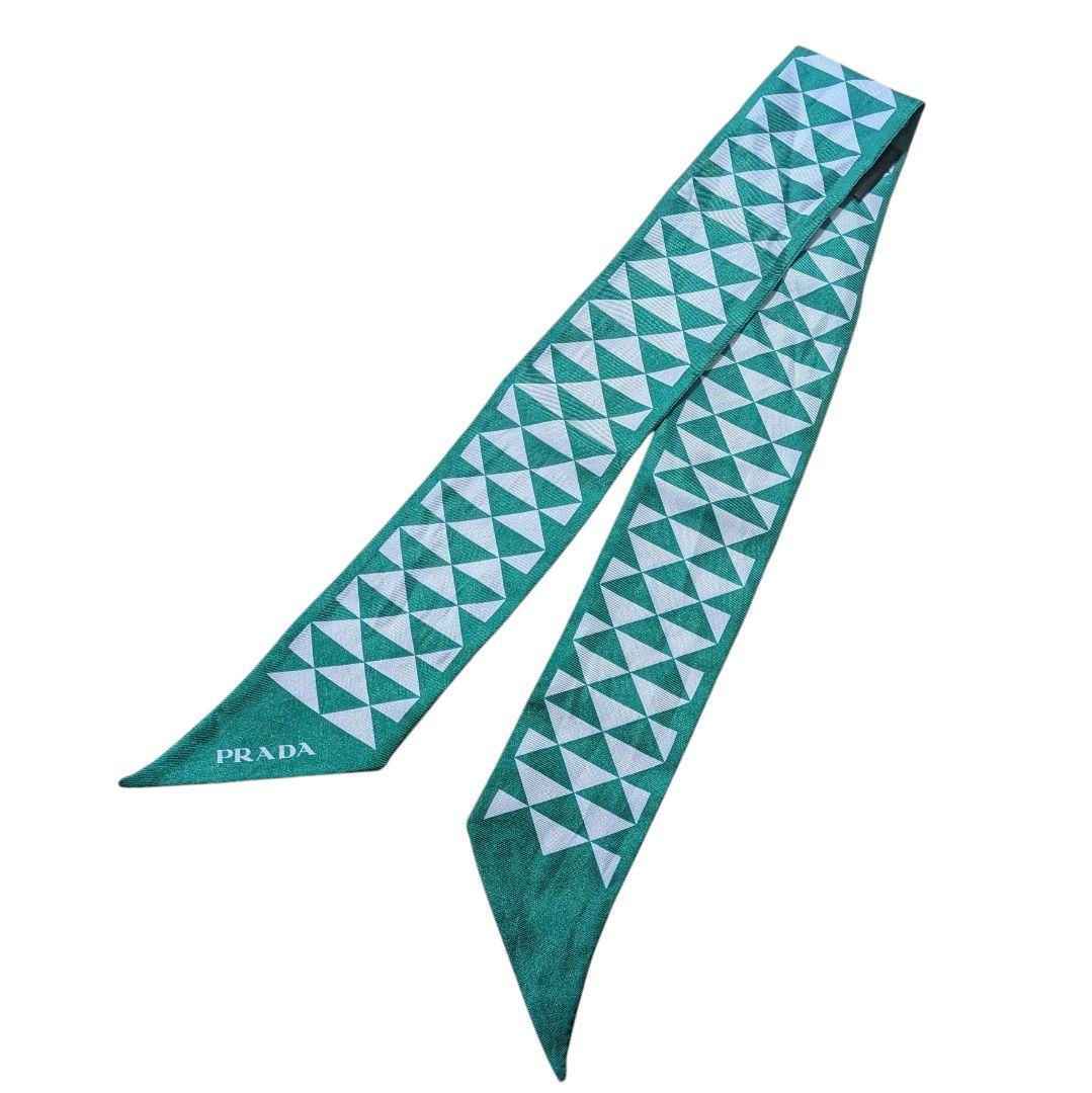極美品】PRADA プラダ シルク スカーフ グリーン 三角モチーフ - メルカリ