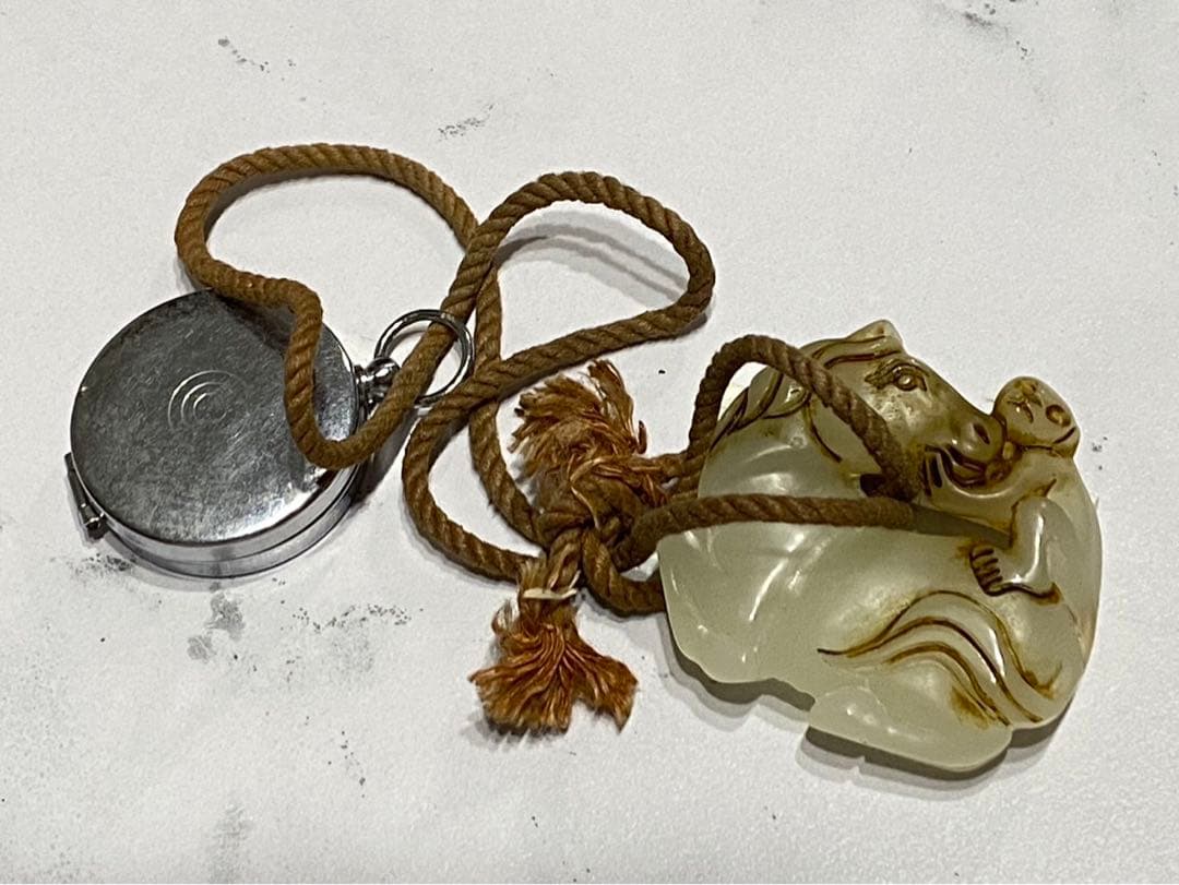 骨董　昔の根付　白玉 「馬猿」と方位磁石　アンティーク Yahoo!オークション -「方位磁石 レトロ」の落札相場・落札価格