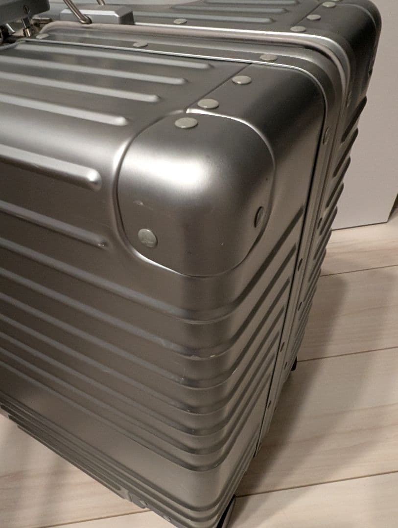 イノベーター アルミキャリーケース 42L INV1611 Cool Gray - メルカリ