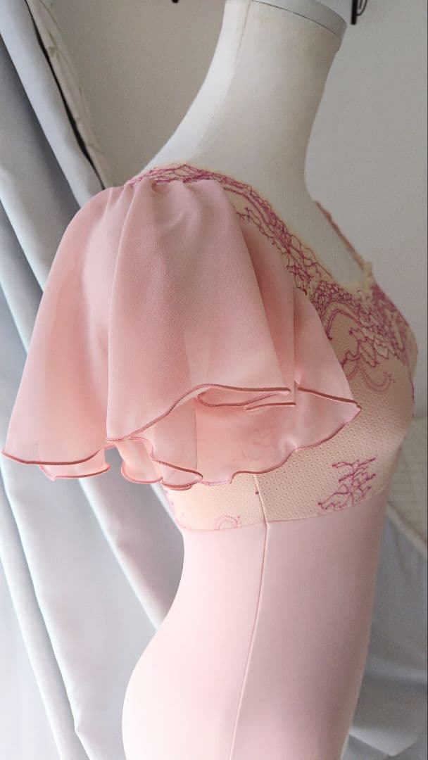 Ｓ～Ｍ／桃の花が咲いたようなピンク、ゴージャスなお袖のプリンセス娘役レオタード