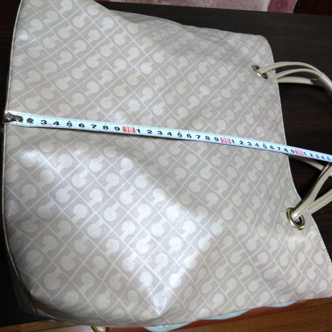 ゲラルディーニロゴ入りライトベージュトートバッグ - メルカリ