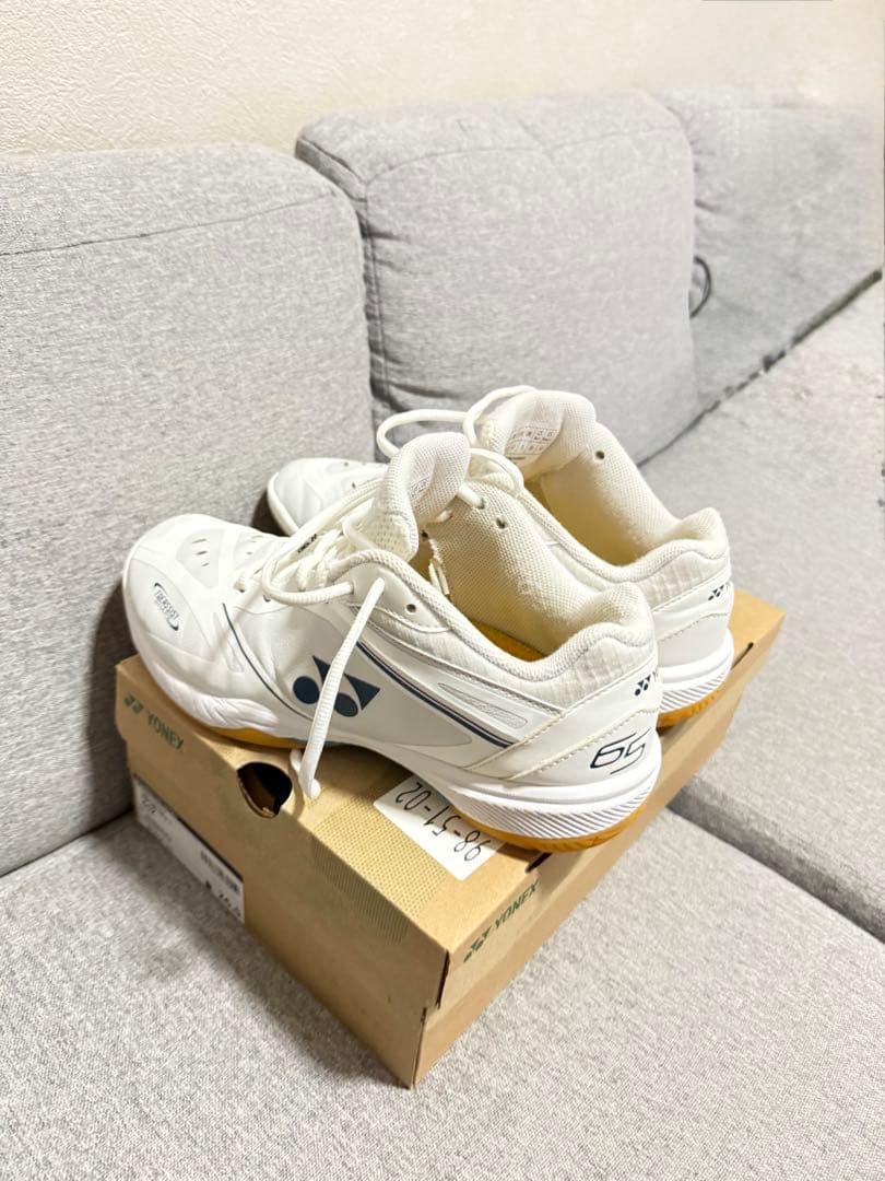 YONEX パワークッション65zホワイト 廃盤人気モデル　26.5cm