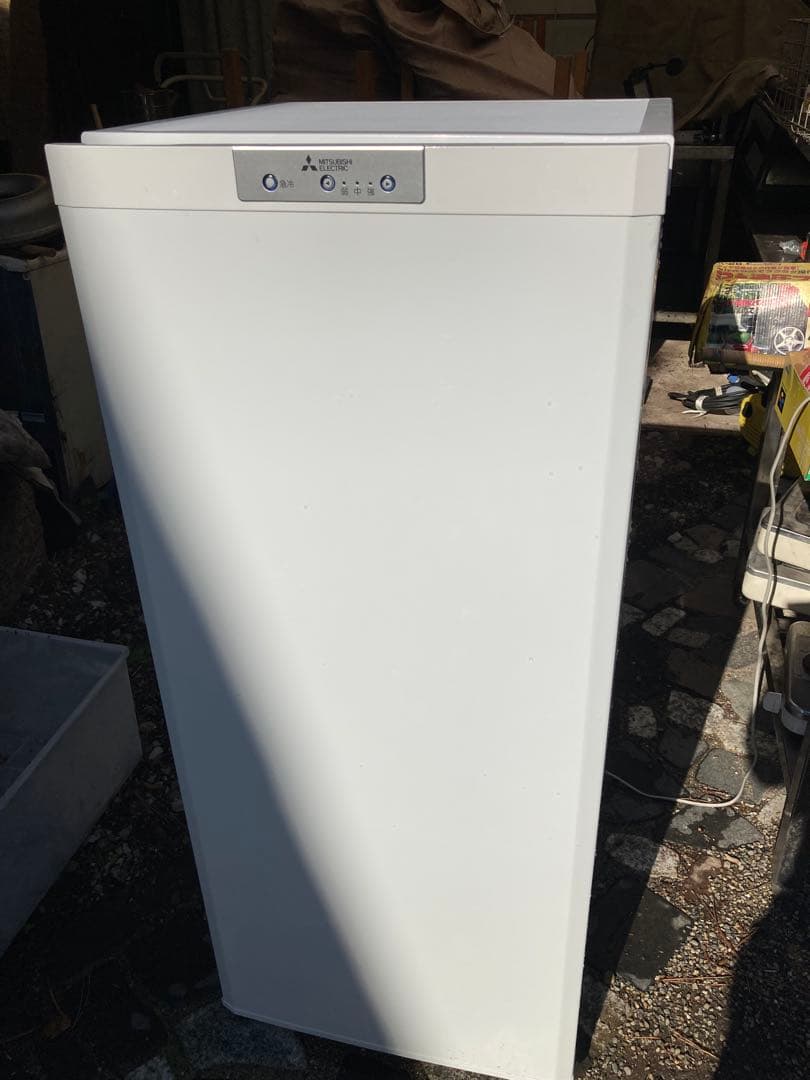 冷凍庫　三菱ノンフロン冷凍庫　MF-U12G-W ファン式冷凍庫 Uシリーズ ホワイト MF-U12G-W [121L /1ドア /右開き