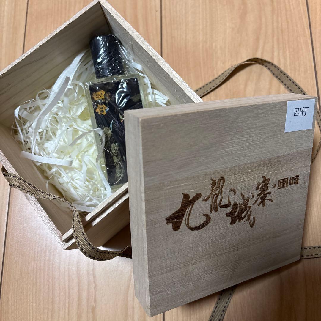 小*林様 トワイライト・ウォリアーズ 決戦！九龍城砦 香水 四仔 トワイライト・ウォリアーズ 決戦！九龍城砦 四仔 香水 木箱付き