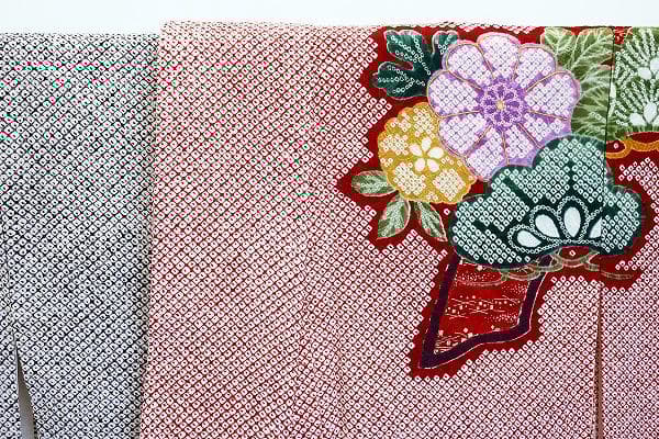 ☆専用☆美品 本振袖 総絞り 赤 墨黒 牡丹 菊 金彩加工 身丈162cm 正絹