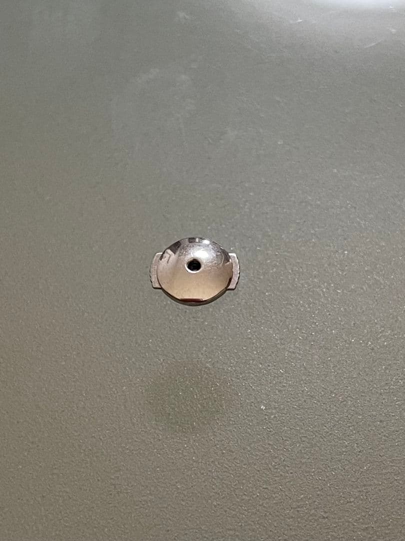 片耳 カルティエピアスキャッチのみ Pt950刻印あり - メルカリ